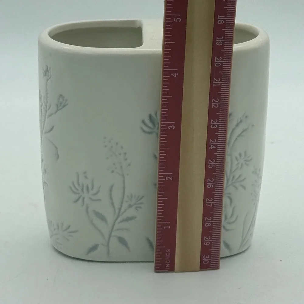 Bee & Willow Home Grey Gardens Ceramic Toothbrush Holder Floral White Grey